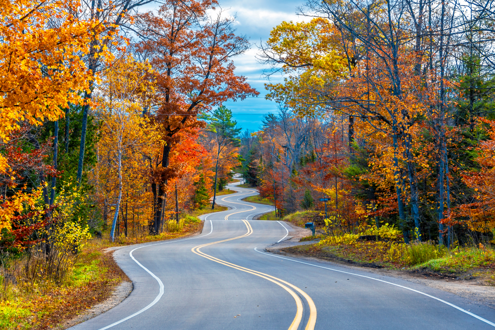 winding road in autumn attractions in wisconsin