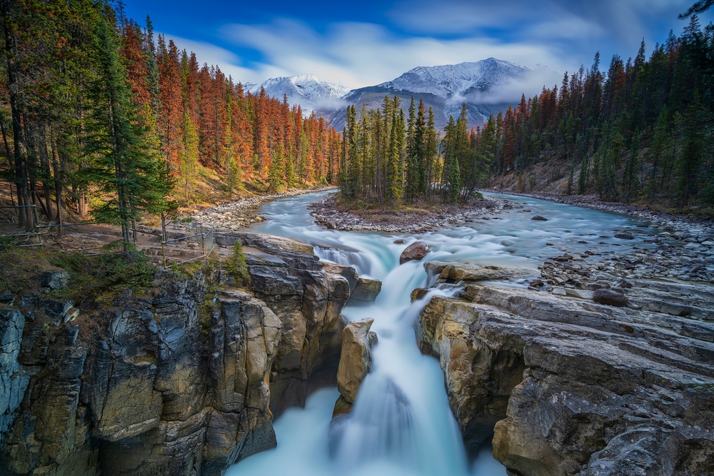 waterfall falling down icefields parkway