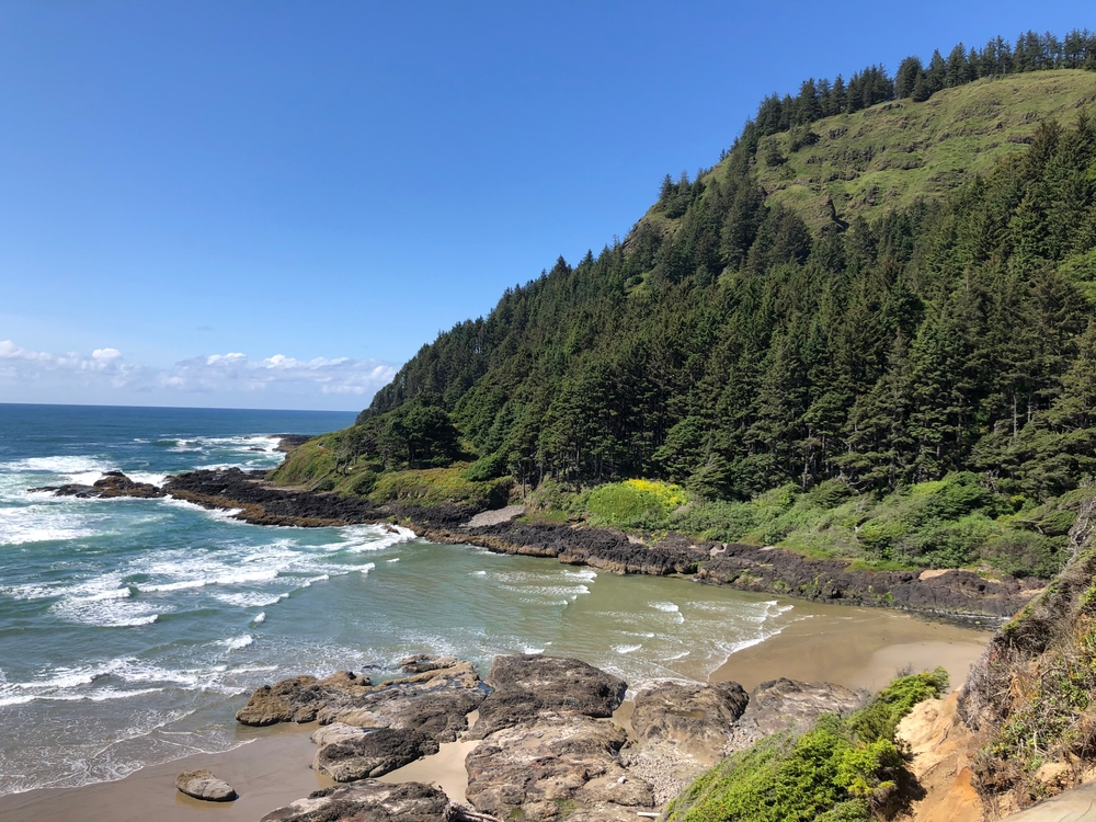 cliffside beach oregon coast getaways