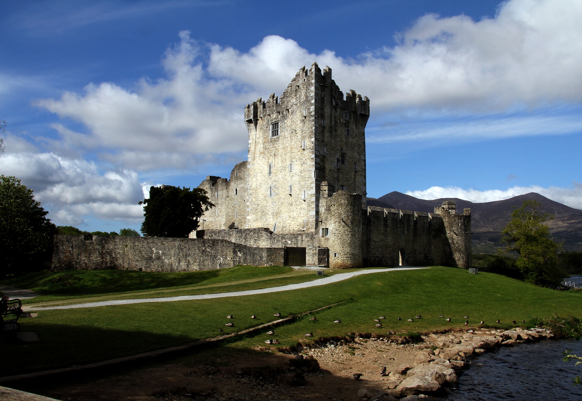 things to do in Killarney Ross Castle