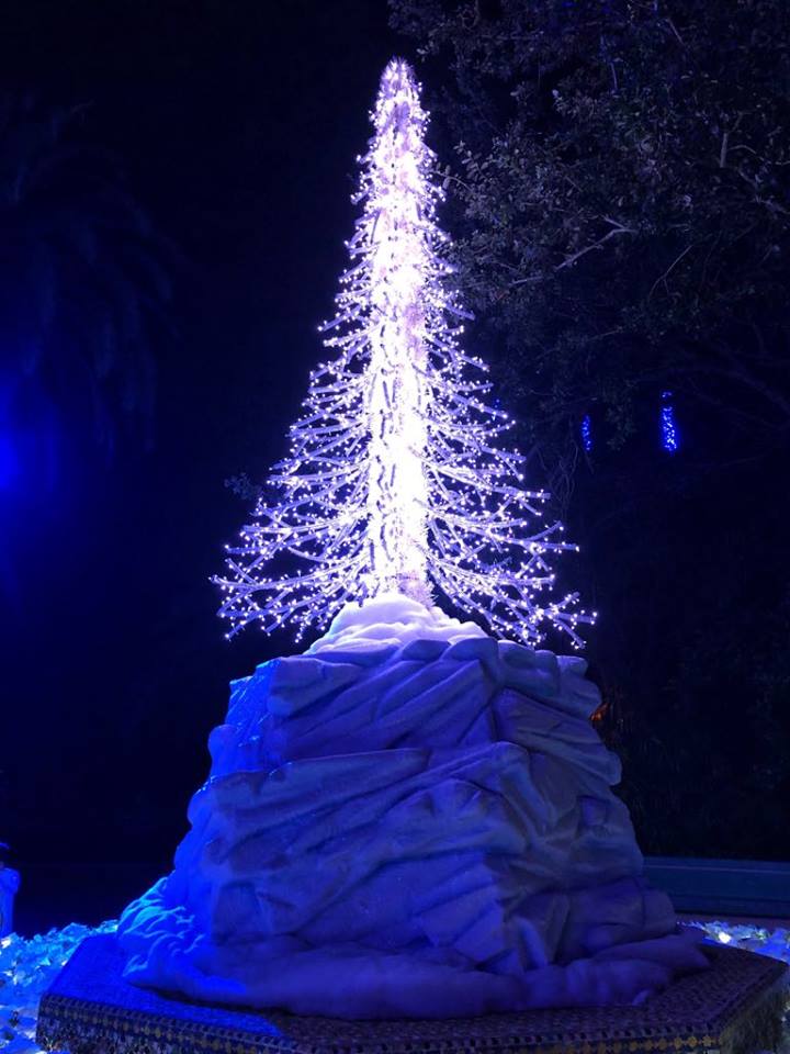 BG Christmas town white tree