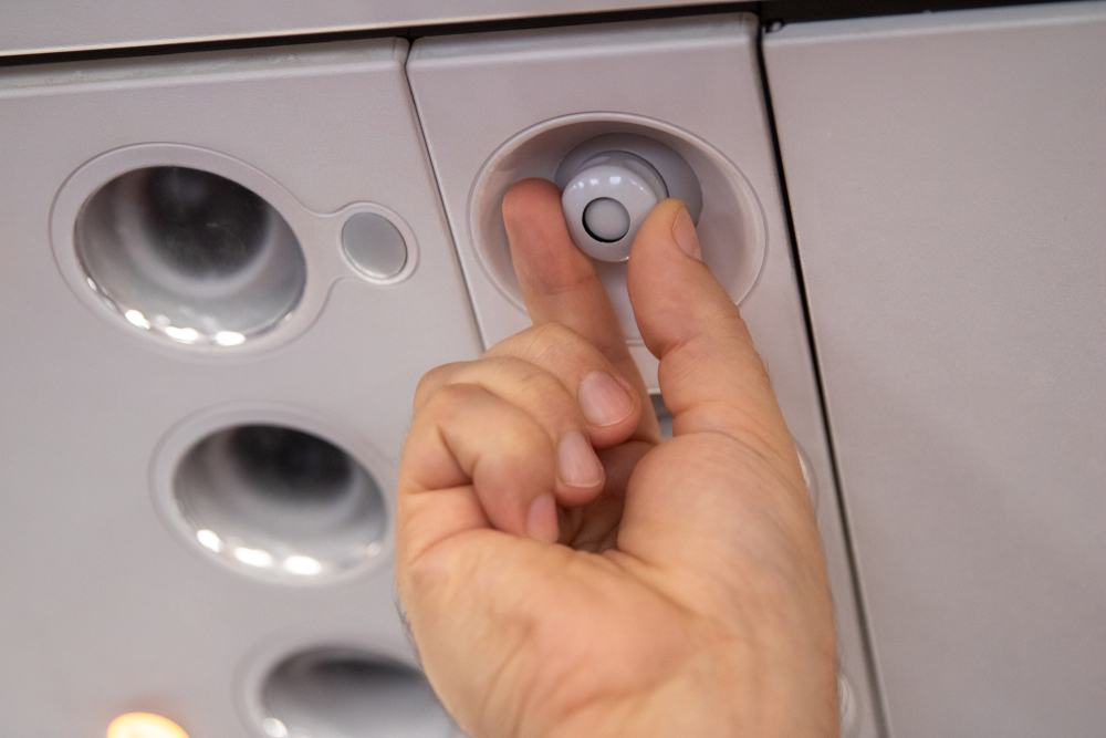 how not to get sick on a plane open air vents