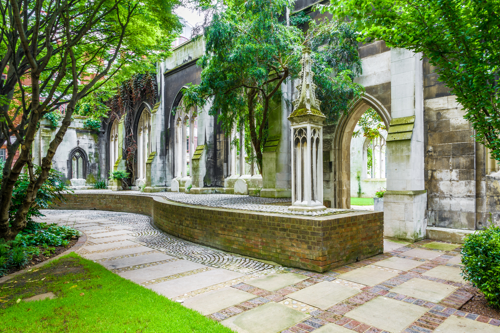 Inside the courtyard of Saint Dunstan-In-The-East Church with lots of greenery.