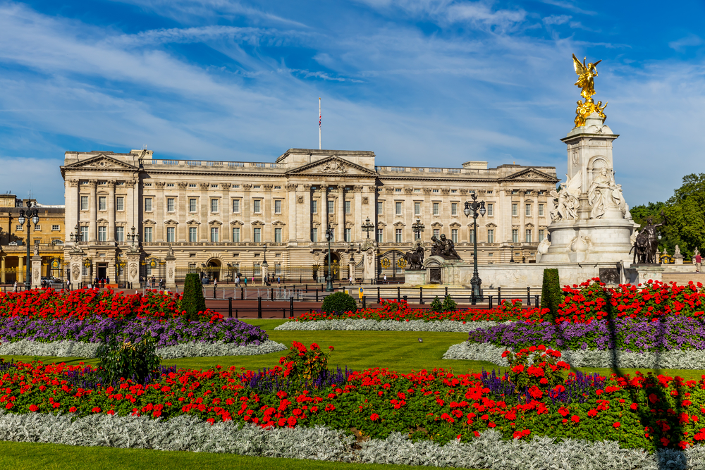 Visit Buckingham Palace on your London and Paris trip