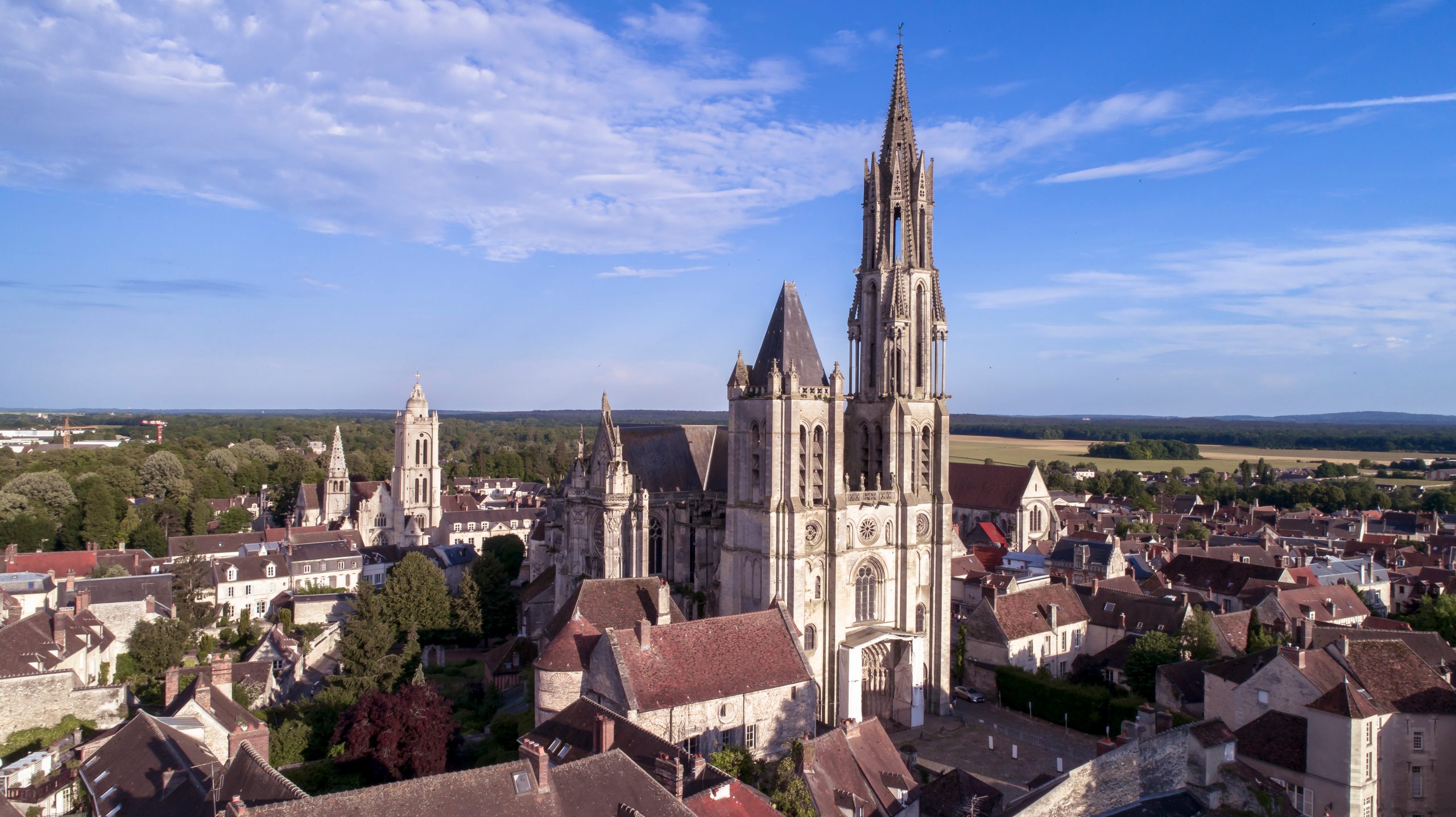 Close to Paris, visiting Senlis is one of the best day trips from Paris