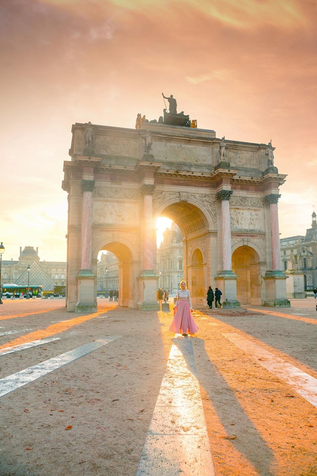 Paris instagram spots include the Louvre arch