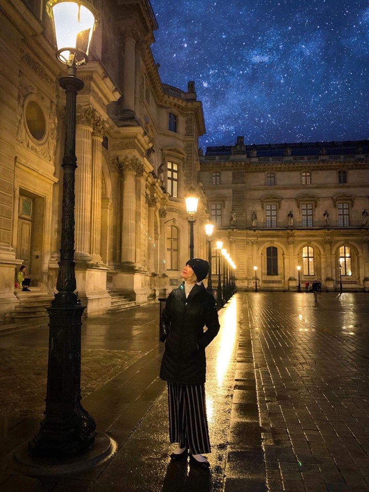 Paris instagram spopt include Louvre at night