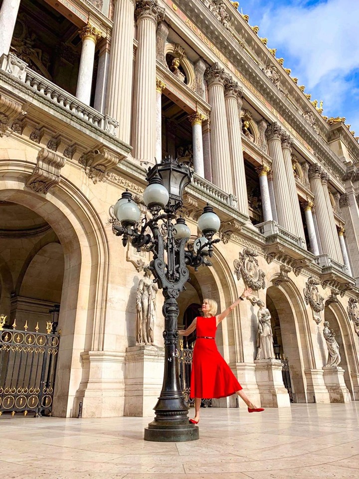 Swinging on lamppost at Paris Opera House is a funny Paris instagram idea