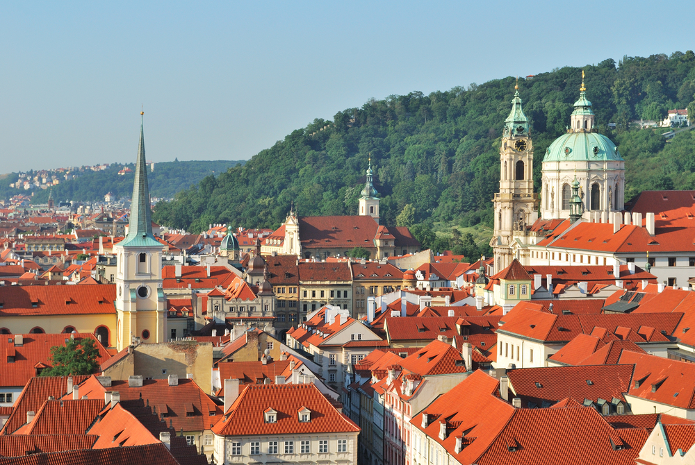 O icônico laranja telhados de Praga durante a sua 2 dias em Praga, visite