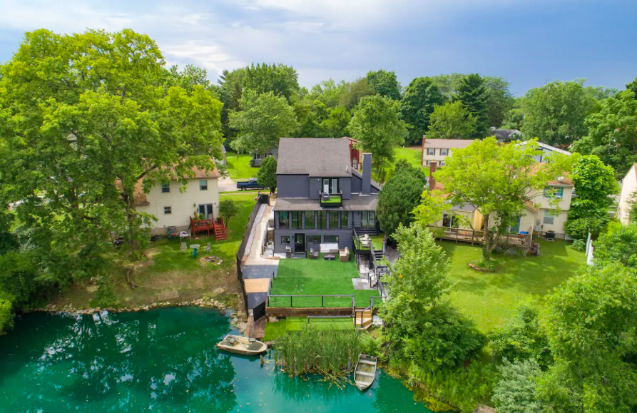 aerial view of brown house by lake best Airbnbs in Columbus