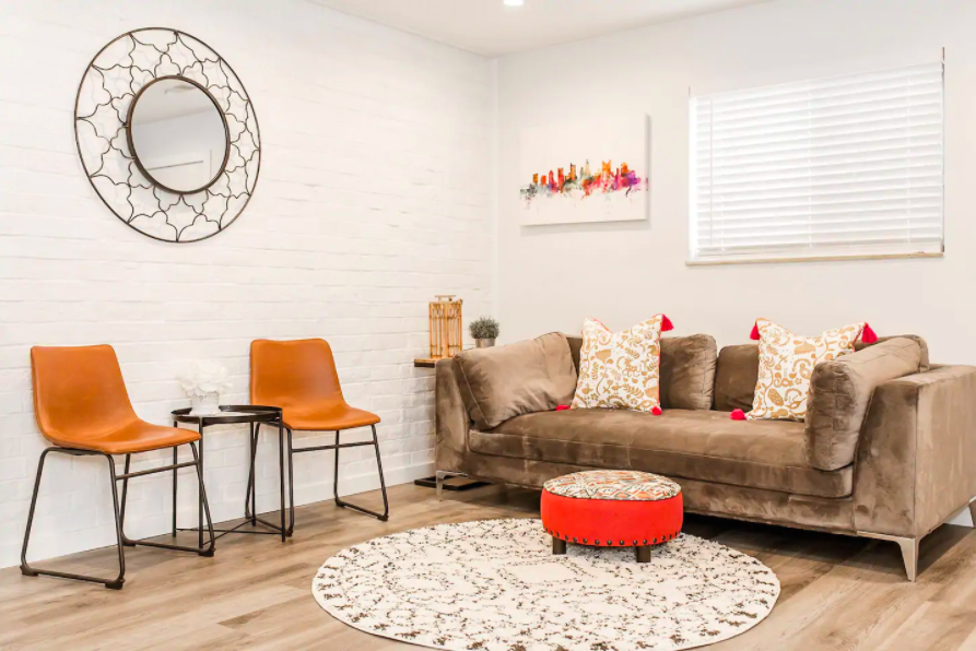 living room with red accents best Airbnbs in Columbus