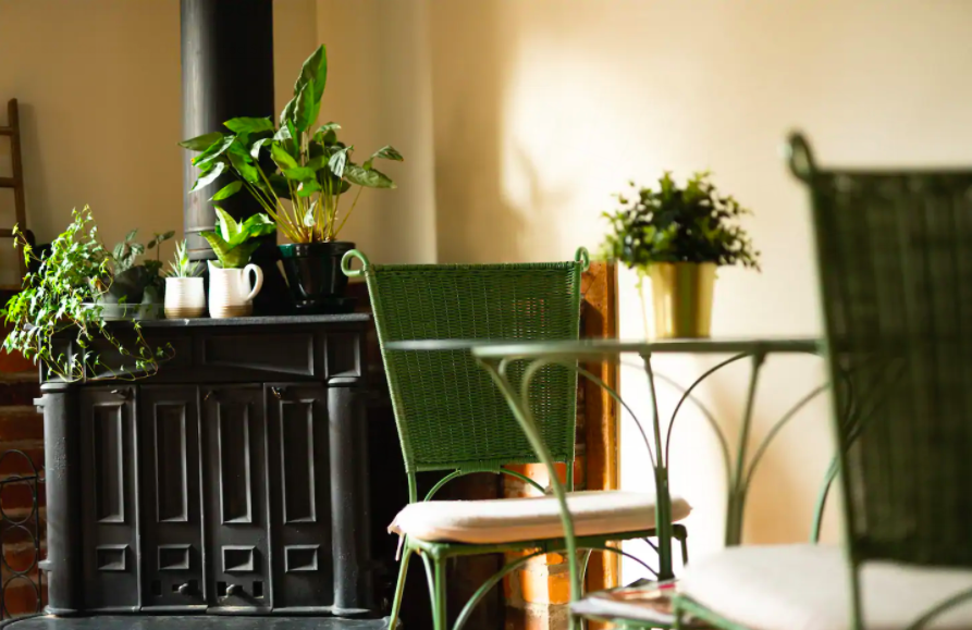 two green chairs best Airbnbs in Columbus