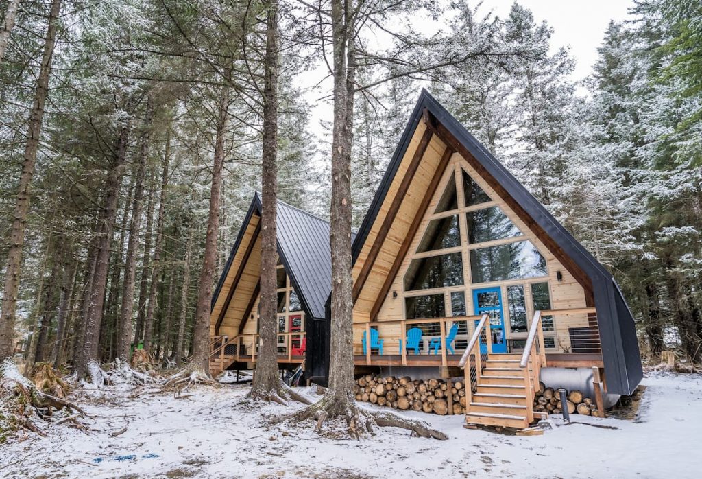 alaska cabin living room