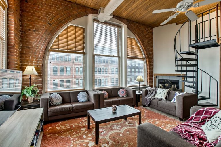 15 Best Airbnbs In Nebraska (Cabins, Tiny Homes, and More!) Linda On