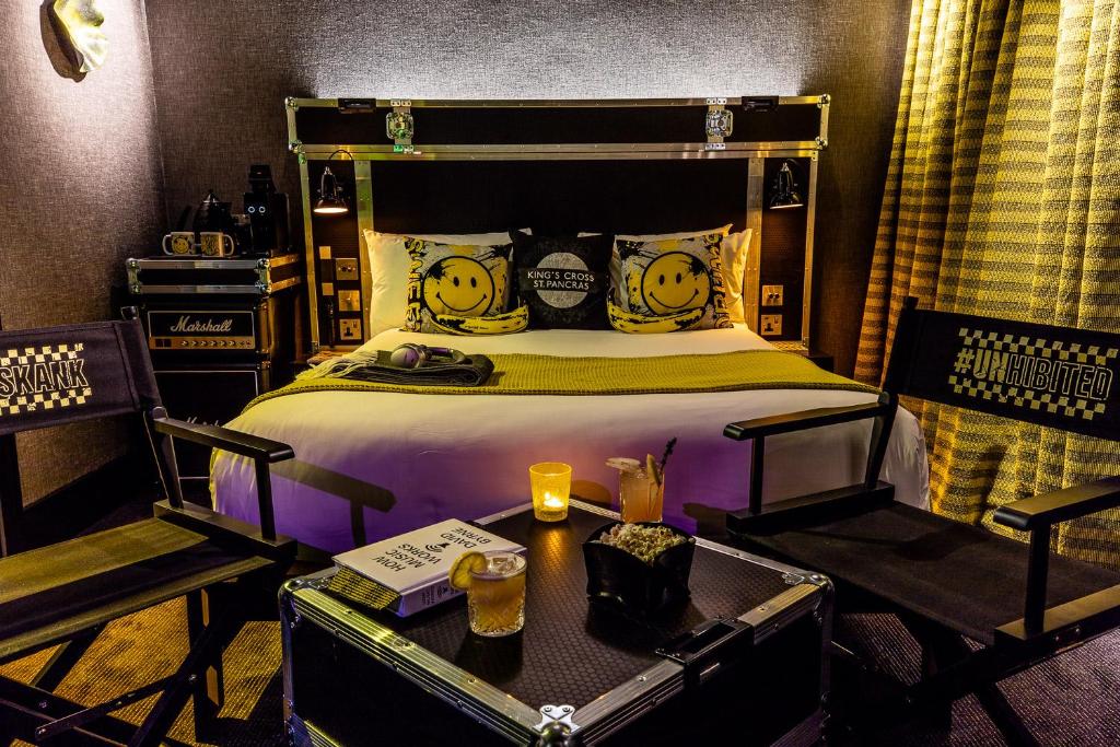 A groovy yellow and blakc bedroom in one of the boutique hotels in London. There are directors chairs in the front of the photo. 