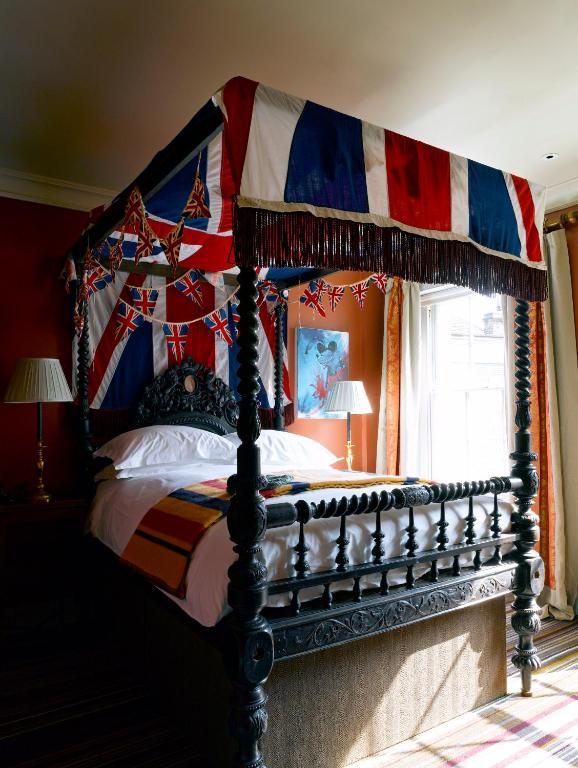 Canopy bed with British bedding boutique hotels in London