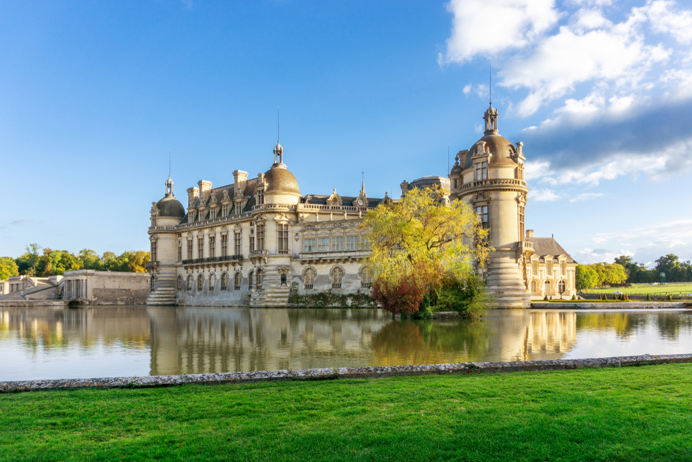 Beautiful day at Château de Chantilly surrounded by water.