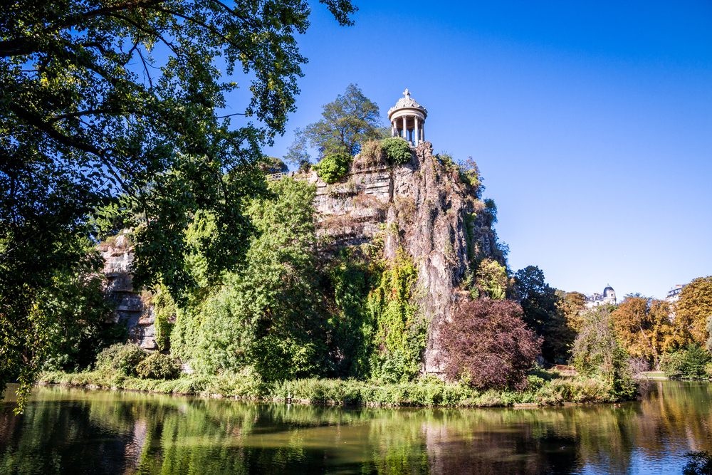 The Temple de la Sibylle on a cliff overlooking a lake.