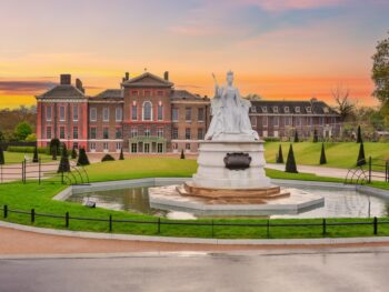 Sunset at Kensington Palace, one of the best things to do in Kensington London.