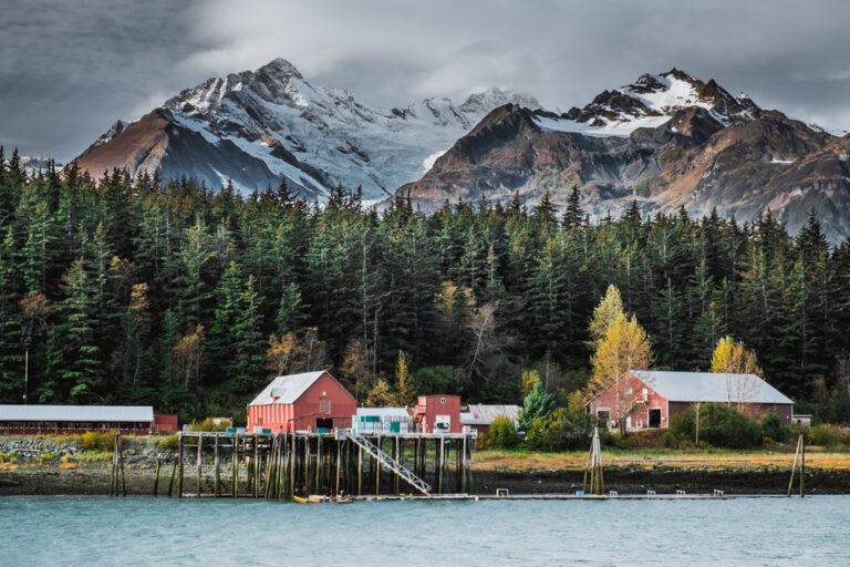 Towns In Alaska: 15 Picturesque Ones You Must Visit - Linda On The Run