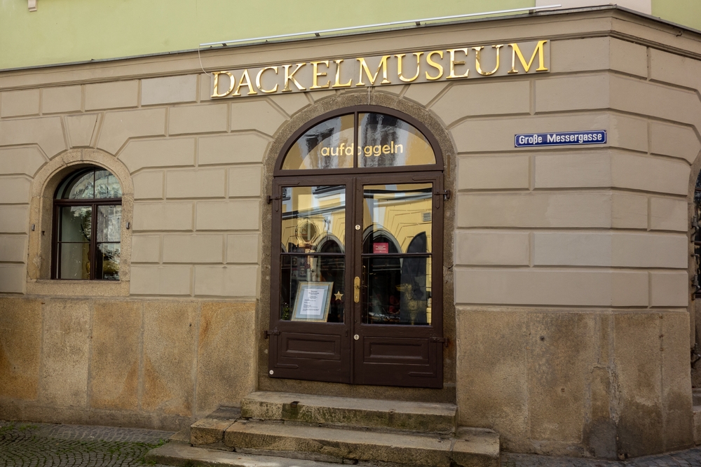 The entrance to the Dackelmuseum.