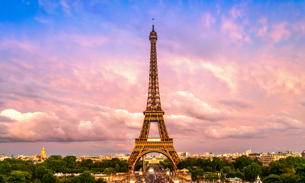 Eiffel tower with pink and blue sky in background
