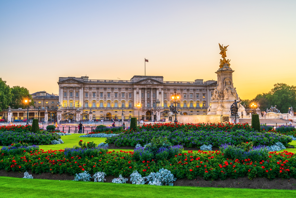 Buckingham Palace is the London residence and administrative headquarters of the monarch of the United Kingdom. Located in the City of Westminster. 