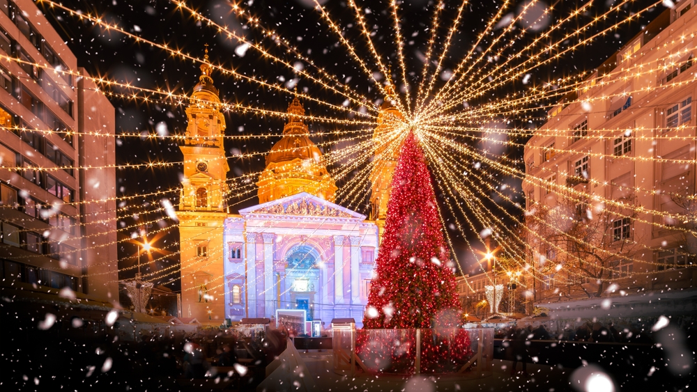 christmas market with giant christmas tree christmas vacation ideas