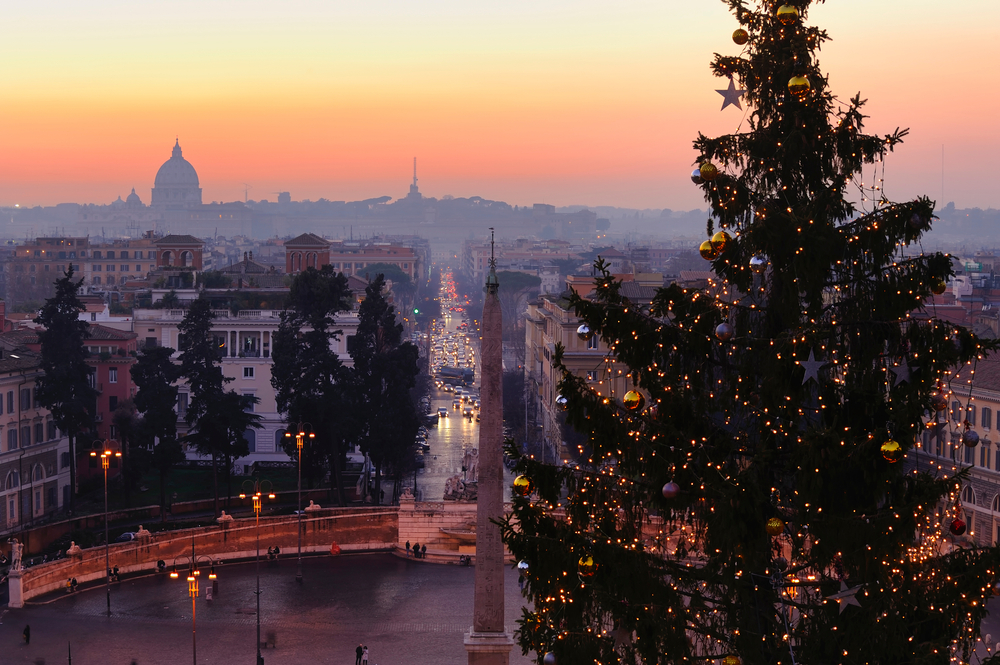 Christmas Time - sunset view of Piazza del Popolo with the Christmas tree on the slopes of the Pincio. 