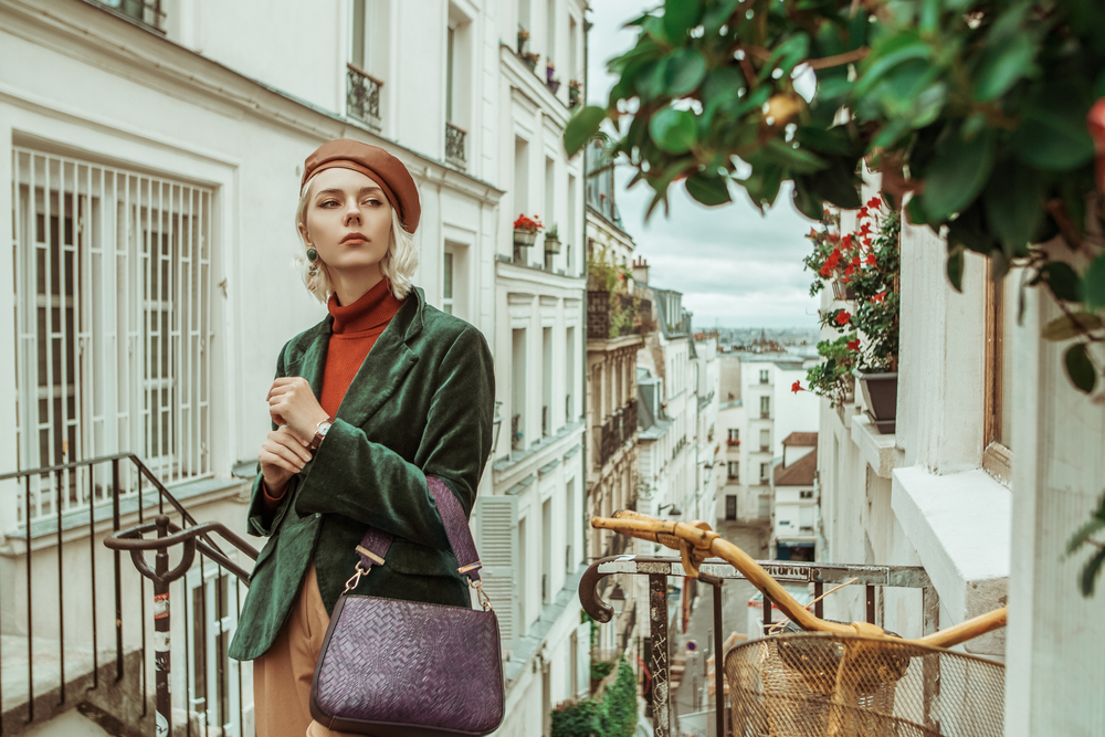 girl wearing green blazer and beige pants with burgundy bag paris in the fall