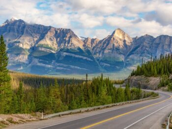 highway with mountain view icefields parkway
