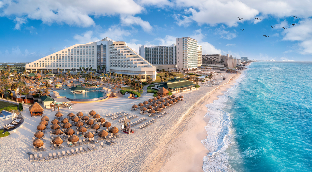 beach with resort cancun travel tips