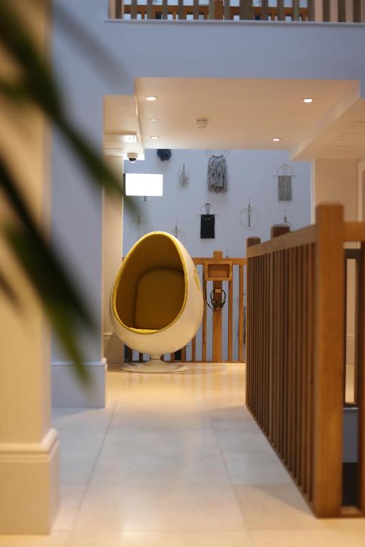 An egg chair meditation are in a hotel. The article is about boutique hotels in London